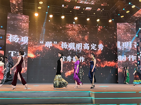 東田造型學(xué)校助力楊明明高定時(shí)裝秀